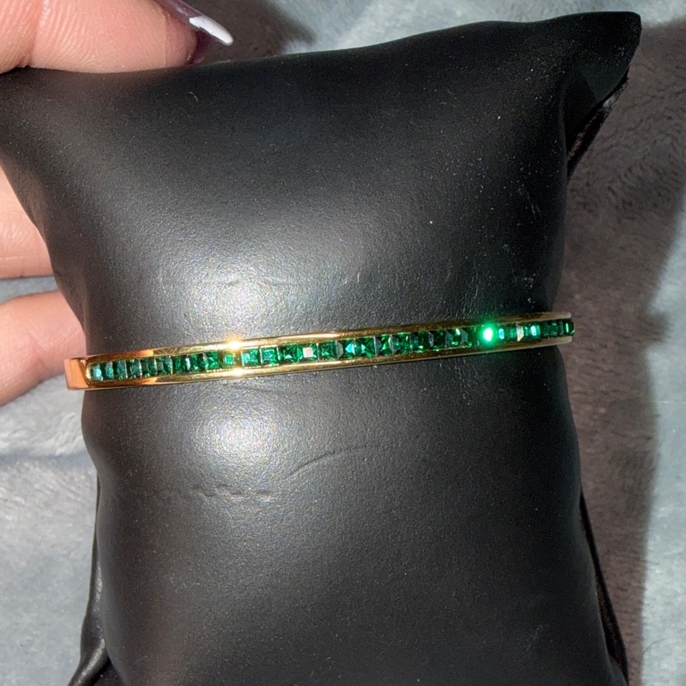 Elegant Gold and Green Bangle